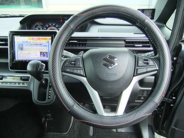 ★中古車を買うなら『安心のディーラー販売店』で！　当店では試乗車として使用していたお車や、お客様から頂きました下取車など、数多くの『特選中古車』を中心に取り揃えて展示しております！（^^♪