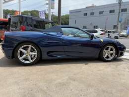 電動オープン☆カロッツェリアHDDサイバーナビ☆DVD再生可☆6速パドルシフト☆可変バルブマフラー☆サスペンションスポーツモード付☆ブラウンレザーシート☆革巻きハンドル☆ETC☆禁煙車☆純正アルミ☆