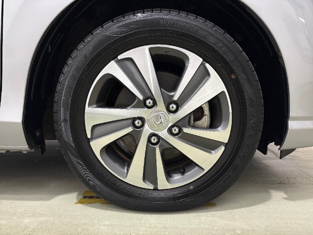 純正15インチアルミホイール装備！