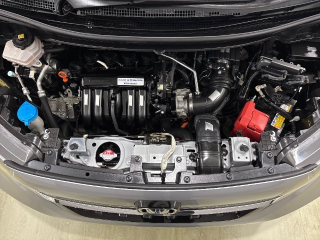 エンジンルームの画像です。クリーニング専門スタッフが見事にキレイにしてくれます！