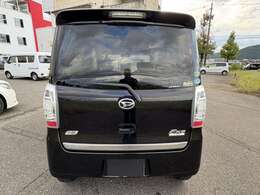 室内展示場を完備しておりますので、天候の悪い日でもゆっくりと車両をご覧下さい。