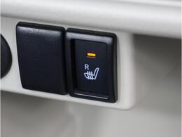 【シートヒーター】エアコンより早く温まってくれるので寒がりの人も快適です。エアコンの温風は乾燥するから苦手、という方にもをおすすめです。