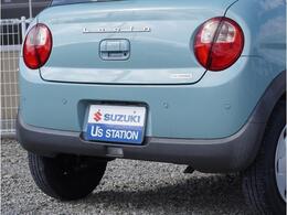 【リアパーキングセンサー】バンパーに付いたセンサーが障害物を検知。一定の距離に近づくとアラートで教えてくれます。狭い駐車スペースや車庫入れ時も安心です。