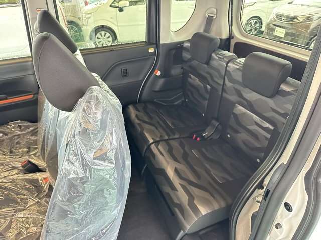 ★5年間新車保障★初度登録から5年間の新車保証が含まれています。長期間、安心してお乗り頂けます！保障費用は支払総額に含まれています！遠方のお客様は保証継承後、お近くのディーラーにて保証が受けられます！