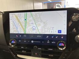 【純正ナビ】一体感のあるナビは、高級感ある車内を演出してくれます。Bluetooth再生などオーディオ機能も充実しておりますので、運転もより楽しめます♪