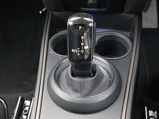 国産車から輸入車まで多様なお客様のニーズのお応えできるように、全国規模で豊富な在庫展開！車のことならWECARSへ！