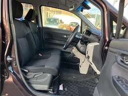 運転席・助手席です