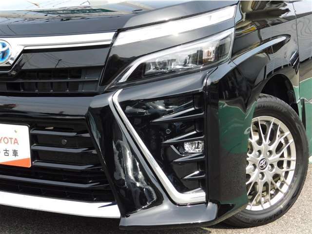 悪天候や夜間走行時も良好な視界を確保し安心して運転できる高輝度LEDヘッドライトを装備！省電力＆長寿命。見た目もクールです。