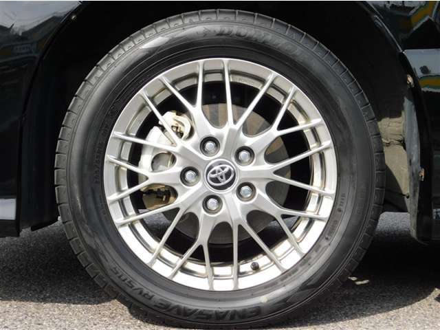 ハイブリッドZSグレード専用のBBS製16インチアルミホイール。タイヤサイズは205/55R16