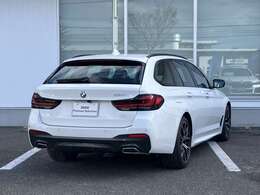 Emergency Service 365日24時間体制で、万一の故障などのトラブルに対応。応急処置のアドバイスのみならず、保証期間中は出張修理やレッカーなどの手配、さらにはお客様の代替交通手段やホテルの確保を行います。