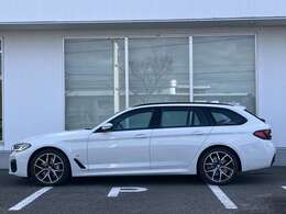 BMW Premium Selection 2年間走行距離無制限保証、安心もBMWクオリティ。BMWメカニックによる360度チェックの納車前点検。交換基準に達した部品があれば、BMW純正部品だけを使用し整備した後にお引渡しします。