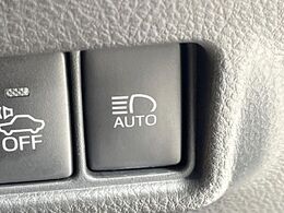 【オートマチックハイビーム】夜間の安全走行に役立つ便利な機能！先行車や対向車を検知し、ハイビームとロービームを自動で切り替えてくれます♪