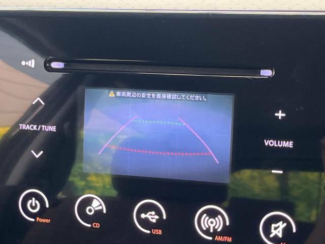 【バックカメラ】駐車時に後方がリアルタイム映像で確認できます。大型商業施設や立体駐車場での駐車時や、夜間のバック時に大活躍！運転スキルに関わらず、今や必須となった装備のひとつです！
