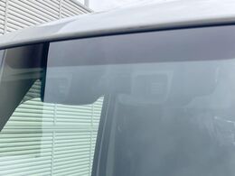【スズキ　セーフティサポート】走行中に前方の車両等を認識し、衝突しそうな時は警報とブレーキで衝突回避と被害軽減をアシスト。より安全にドライブをお楽しみいただけます。