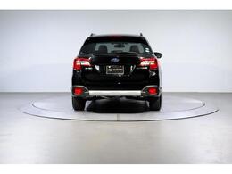 安定感のあるリアのデザイン。車体後部に装着されたソナーセンサーが障害物を検知致します。