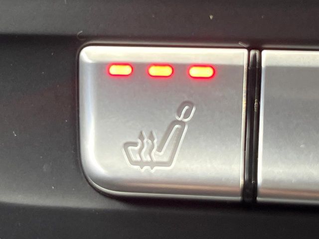 ●フロントシートヒーティング：運転席・助手席共に三段階で調節が可能なシートヒーターを装備しております。季節を問わず快適にご使用いただけます。
