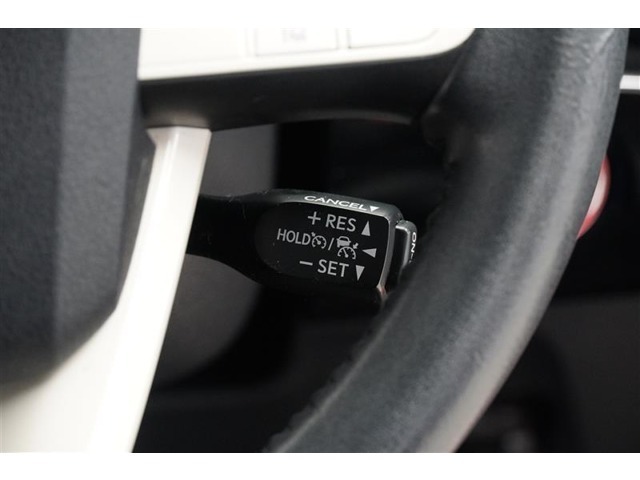 高速道路を頻繁に利用する方におすすめのレーダークルーズコントロール。前を走っている車との適切な距離を保って走行してくれます。長距離運転の疲労感も違いますよ。適度な休憩も忘れずに★