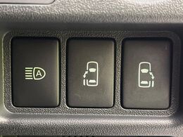 【両側パワースライドドア】スマートキーや運転席のスイッチで後席両側スライドドアの開閉が可能♪電動だから力を入れてドアを開ける必要が無く、小さなお子様でも簡単に開け閉めでき快適です♪