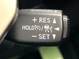 【レーダークルーズコントロール】高速道路での長距離走行が楽に！！自動で速度を保つクルーズコントロールが、衝突軽減システムと連携し、前方の車両を感知して車間を保つように速度調節してくれます！！
