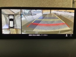 狭い場所での駐車やすれ違いなどでより的確な運転操作に役立つ360°ビューモニターが装備されています。