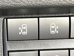 【両側パワースライドドア】スマートキーや運転席のスイッチで後席両側スライドドアの開閉が可能♪電動だから力を入れてドアを開ける必要が無く、小さなお子様でも簡単に開け閉めでき快適です♪