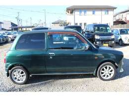 ☆男性も女性も様になるデザインです！一目見ただけで、この魅惑的なボディーが存在感を放っていることが分かって頂けると思います。