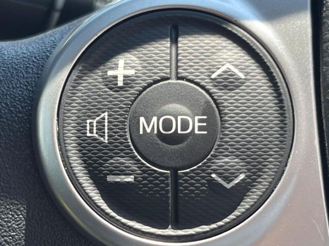 【ステアリングスイッチ】運転中、前方から目線をそらすことなく、オーディオ等の操作が可能な便利機能！安心＆快適なドライブを演出してくれます♪