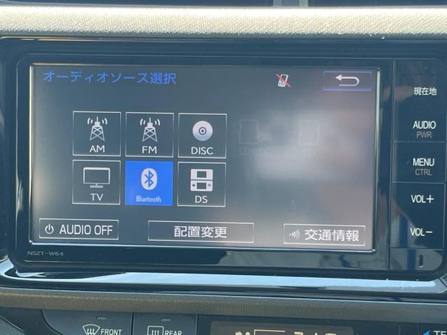 【純正ナビ】人気の純正ナビを装備しております。ナビの使いやすさはもちろん、オーディオ機能も充実！キャンプや旅行はもちろん、通勤や買い物など普段のドライブも楽しくなるはず♪