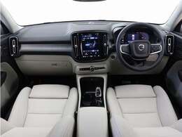 Google搭載/ETC/360度カメラのフルセット搭載。9インチ・タッチスクリーン式センターディスプレイと、2モード選択式の12.3インチデジタル液晶ドライバー・ディスプレイを装備。