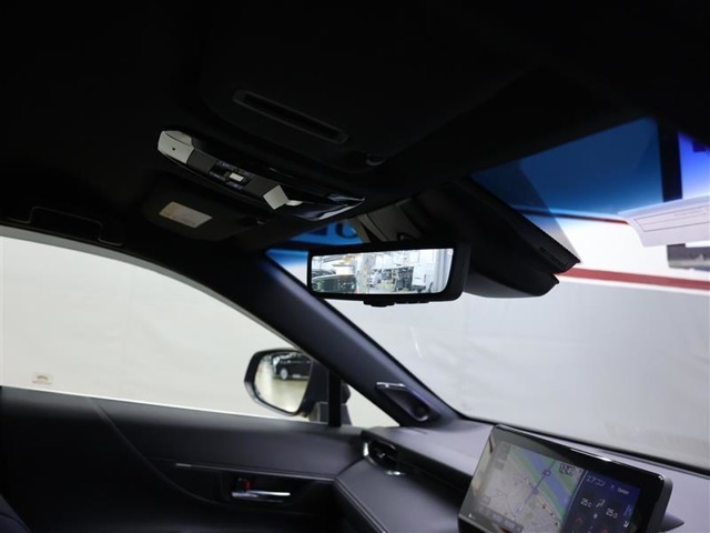 【デジタルインナーミラー】車両後方カメラの映像をインナーミラー内のディスプレイに表示。