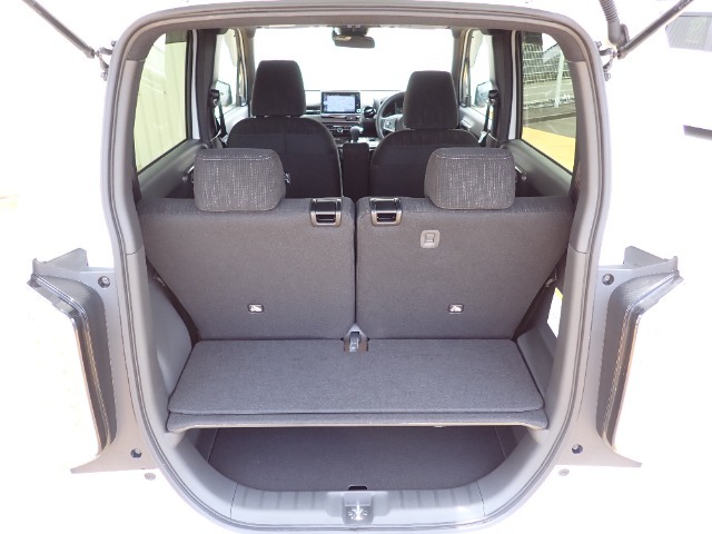 ◆定員乗車時のカーゴルームです。普段のお買い物の荷物やたくさんの収納が可能です。