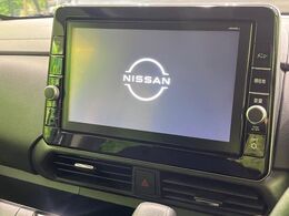 【純正ナビ】人気の純正ナビを装備しております。ナビの使いやすさはもちろん、オーディオ機能も充実！キャンプや旅行はもちろん、通勤や買い物など普段のドライブも楽しくなるはず♪