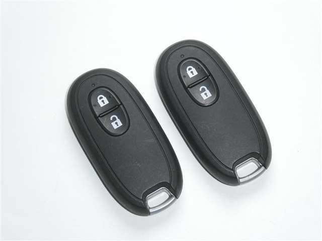 【スマートキー】簡単便利機能♪キーを取り出さずにドアを施錠＆解錠。クルマの始動も可能です。