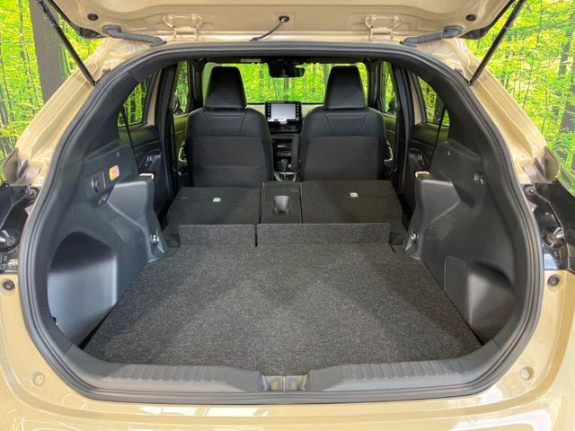 普段のお買い物や通勤、送迎等に十分な荷室スペースを確保しております。セカンドシートを倒すと、大きな荷物の積載も可能です♪