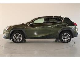 大好評のボディコーティング「ハイモースコート」もご納車までに施工可能。雨染みや線傷など中古車だからと諦めていませんか？ピカピカの状態でお乗り出しいただけます。