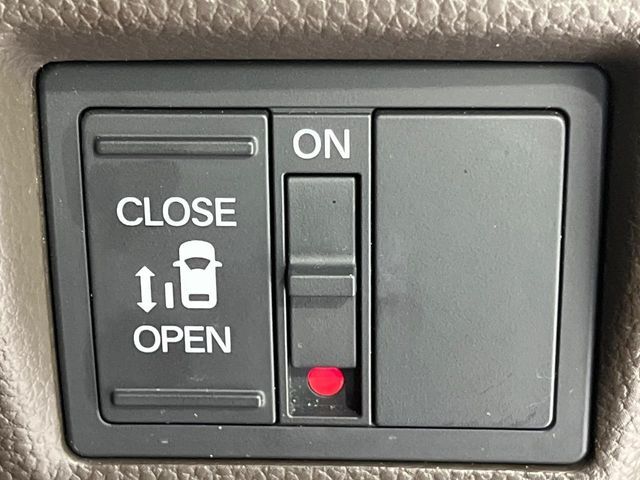 【パワースライドドア】スマートキーや運転席のスイッチでスライドドアの開閉が可能♪電動だから力を入れてドアを開ける必要が無く、小さいお子様でも、重い荷物を持っている時もラクに開け閉めできます♪