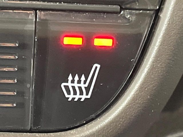 【シートヒーター】寒い日に重宝するシートヒーター！エアコンより早く温まってくれるので寒がりの人も安心ですね♪エアコンの温風は乾燥するから苦手、という方にもをおすすめです。