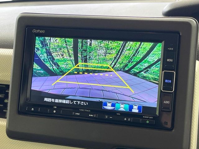 【バックカメラ】駐車時に後方がリアルタイム映像で確認できます。大型商業施設や立体駐車場での駐車時や、夜間のバック時に大活躍！運転スキルに関わらず、今や必須となった装備のひとつです！
