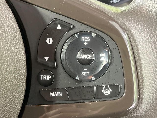 【アダプティブクルーズコントロール】高速道路での長距離走行が楽に！！自動で速度を保つクルーズコントロールが、衝突軽減システムと連携し、前方の車両を感知して車間を保つように速度調節してくれます！！