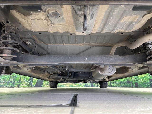 お車を安心してお乗りいただく為には、足回りの定期点検が欠かせません。サービスサポート（有償保証）では無料点検もご提供しており、安心のカーライフをお過ごしいただけるサポート体制が整っています。