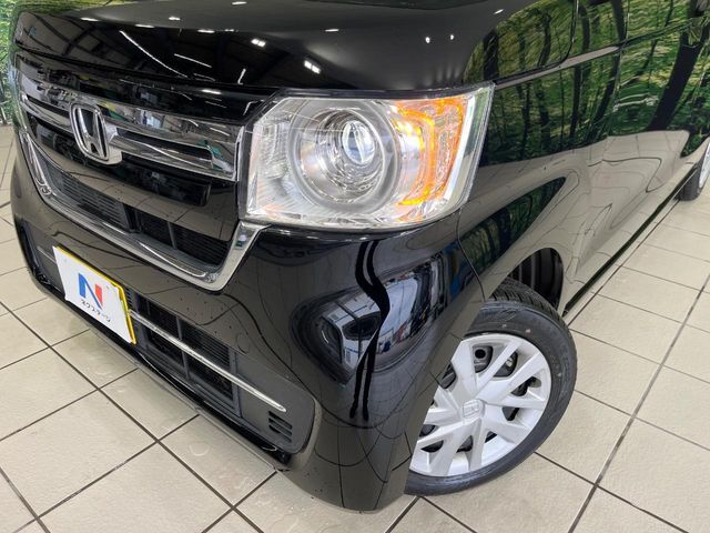 【LEDヘッドライト】悪天候や夜間走行時も良好な視界を確保し安心して運転できる高輝度LEDヘッドライトを装備！点灯速度が早く、消費電力も抑えられています。