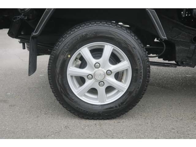 軽自動車　軽トラック　4WD　輸入車　何でもご相談下さい。本店ではアルファードなどミニバンやクラウンなどのセダンも取り扱っております。