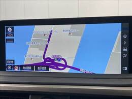 【純正ナビ】一体感のあるナビは、高級感ある車内を演出してくれます。Bluetooth再生などオーディオ機能も充実しておりますので、運転もより楽しめます♪