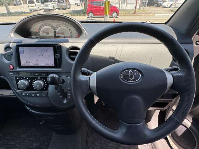 【インパネ周り】視界がよく運転しやすい設計となっております。