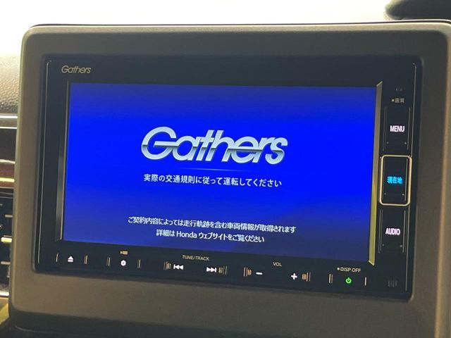 【純正ナビ】人気の純正ナビを装備しております。ナビの使いやすさはもちろん、オーディオ機能も充実！キャンプや旅行はもちろん、通勤や買い物など普段のドライブも楽しくなるはず♪