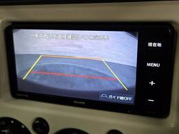 【カラーバックモニター】を装備しております。リアの映像がカラーで映し出されますので日々の駐車も安心安全です。