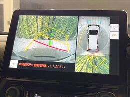 【パノラミックビューモニター】専用のカメラにより、上から見下ろしたような視点で360度クルマの周囲を確認することができます☆死角部分も確認しやすく、狭い場所での切り返しや駐車もスムーズに行えます。