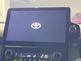 【ナビ機能付き10.5インチディスプレイオーディオ】ナビ機能搭載の他、お持ちのスマートフォンと連携して、ナビやbluetoothでの音楽再生が可能です♪デザインはもちろん操作性も良好！