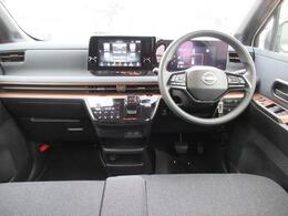 ご納車後も安心なプレミアム保証をご提案いたします。ナビや電装品、エアコンなども含めた600項目の充実した保証内容と安心のロードサービス付帯でサポートいたします。詳細はお尋ねください。