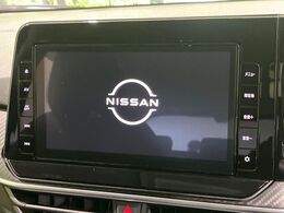 【メーカー純正9インチナビ】インテリアに溶け込むスタイリッシュな「専用設計」メーカーナビを装備♪視認性や操作性など基本性能にも優れ、より上質なカーライフをお楽しみいただけます。